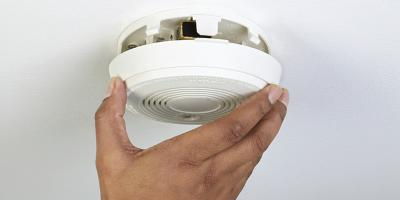 Smoke detector being mounted on the ceiling